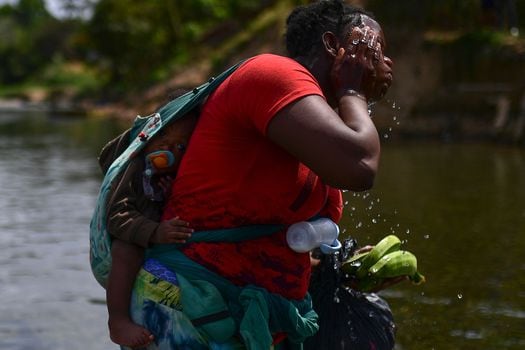 Hasta ahora, 107.000 migrantes han cruzado la selva del Darién; entre ellos 19.000 menores. Cifras nunca antes registradas.