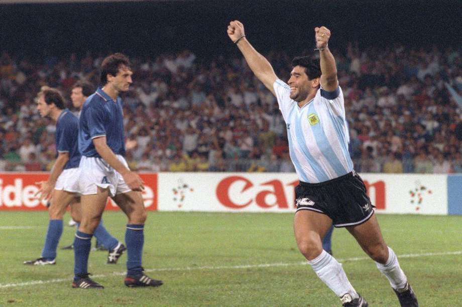 Diego Armando Maradona en las semifinales del Mundial de Italia 90 ante los anfitriones del campeonato.