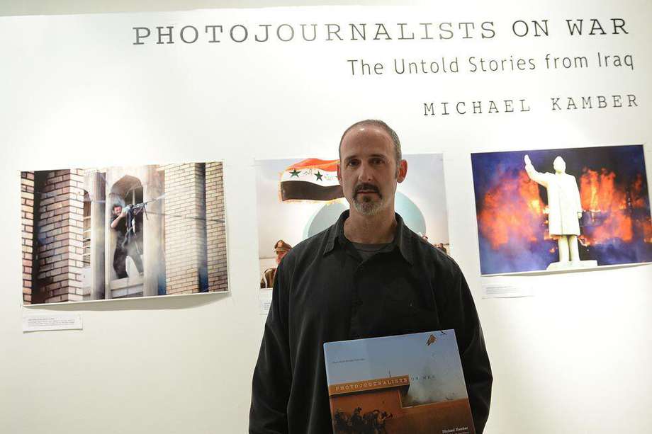 Michael Kamber, autor del libro, durante el evento de presentación. / AFP 