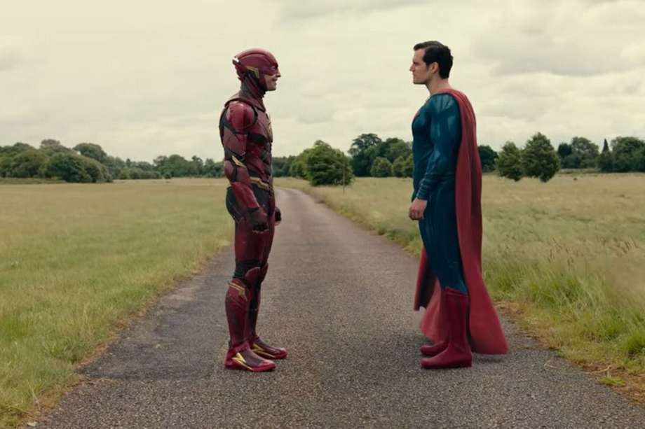 Flash (Ezra Miller) y Superman (Henry Cavill), en una escena poscréditos de "La liga de la justicia" de 2017.