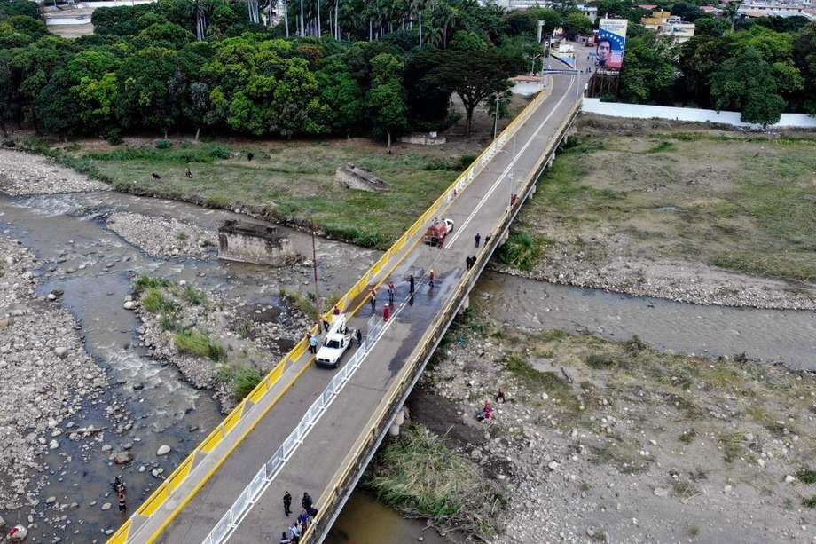 El Puente  Simón Bolívar entre Cúcuta, Colombia, y San Antonio de Táchira, en Venezuela, sin contenedores.