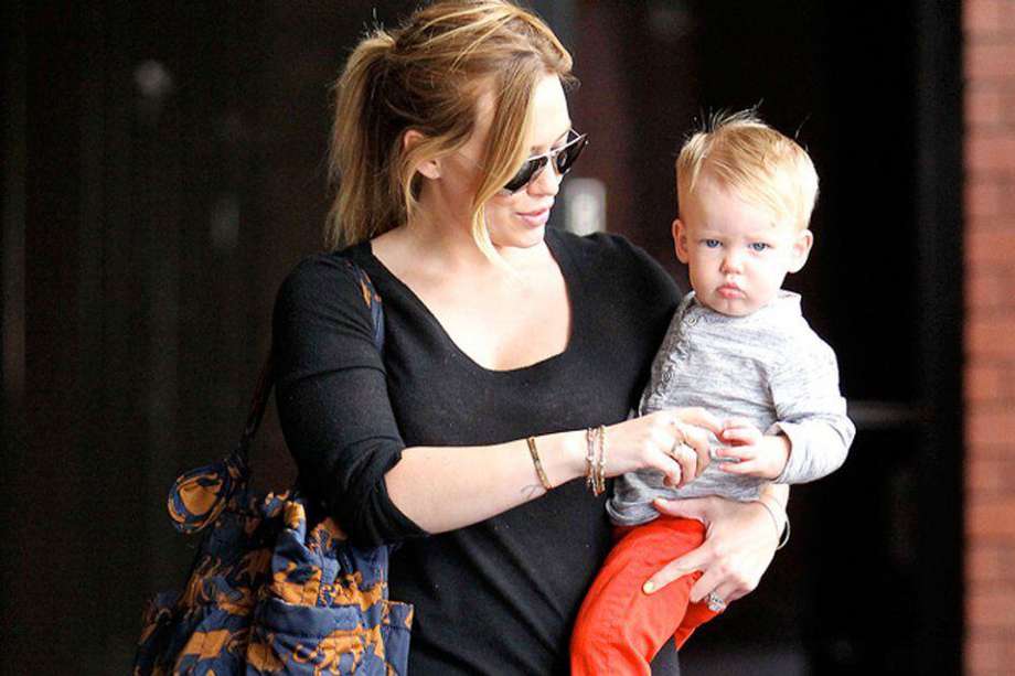 Hilary Duff y su pequeño Luca. / Bang Showbiz