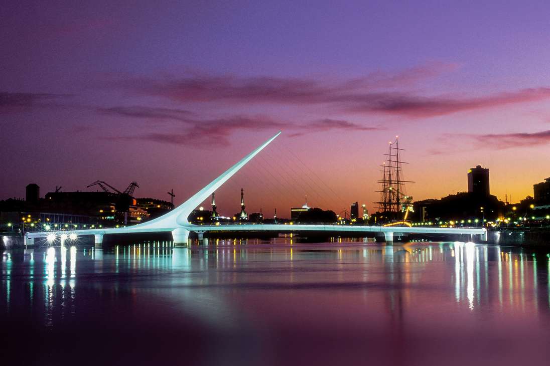 Buenos Aires, Puerto Madero, Puente de la Mujer.