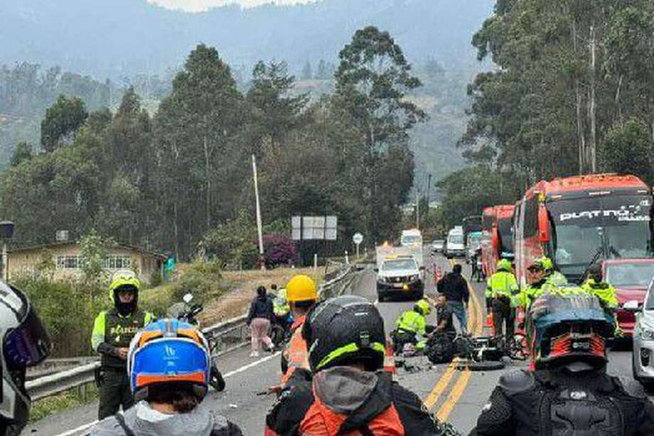 La tarde del domingo 31 de marzo, en la vía al Llano, a su paso por el municipio de Cáqueza, un motociclista falleció tras chocar aparatosamente contra un vehículo particular.