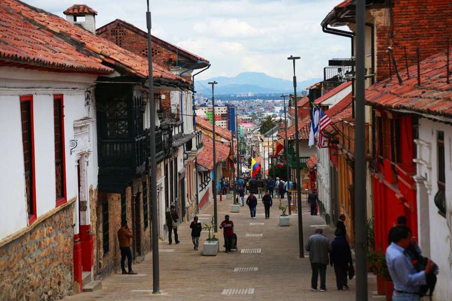 "Crónicas de Bogotá" de Pedro María Ibañez y "¿Sueñan los androides con alpacas eléctricas? Antología de ciencia ficción contemporánea" son algunos de los textos que se leerán durante los recorridos.  / Cortesía alcaldía local de La Candelaria