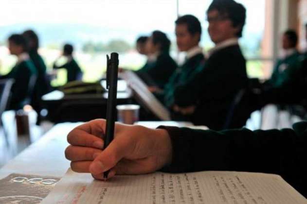 Secretaría de Educación de Bogotá busca puerta a puerta a niños y jóvenes para que vuelvan al colegio