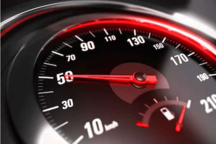 De ser aprobado, los límites de velocidad en el país quedarían en 50 km/h en ciudad y 90 km/h en carretera. 