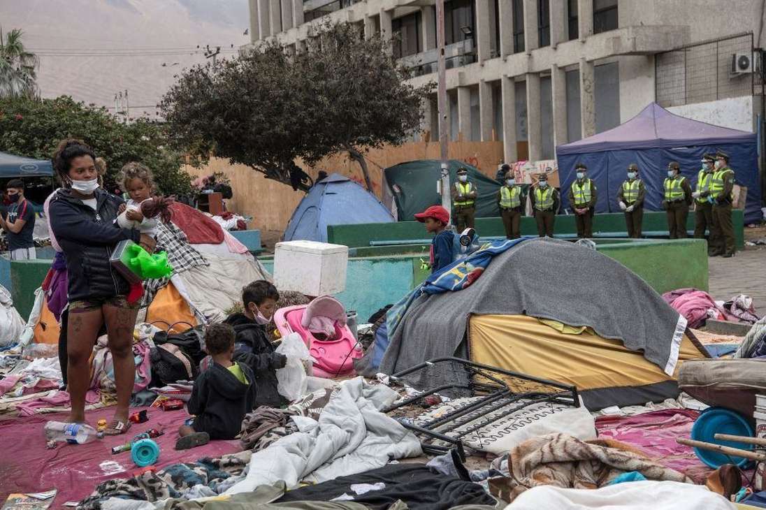 Los migrantes intentan llegar en su mayoría a Santiago. Pero los más pobres carecen de recursos para costear un viaje hasta la capital chilena y han tenido que quedarse en Iquique u otras ciudades del norte.