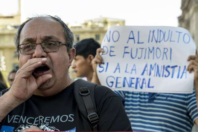Masiva marcha de protesta en Perú contra indulto a Fujimori 