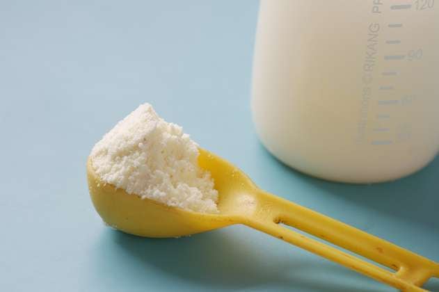 Por escasez de leche de fórmula infantil, Biden ordenó una ley excepcional de 1950