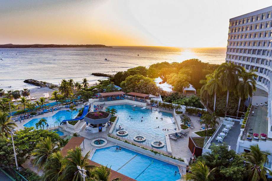 Hilton Cartagena, en lo que respecta a su oferta de bodas, es uno de los hoteles que se caracteriza por tener la mayor cantidad de espacios al aire libre.