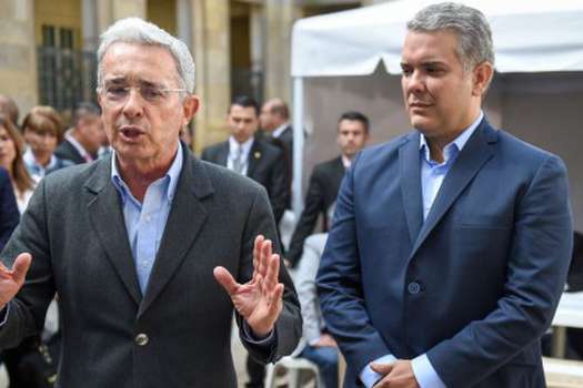 Álvaro Uribe ha sido el gran mentor de Iván Duque y no parece probable que el hoy presidente le dé la espalda.  