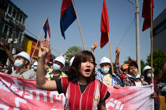 Birmania: junta militar bloquea internet en medio de las protestas contra el golpe