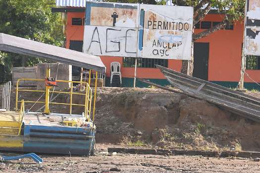 AGC - Letreros sobre el Río Atrato - Chocó