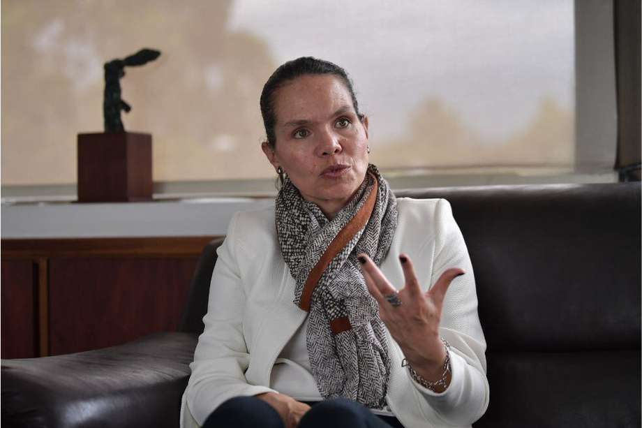 Astrid Bibiana Rodríguez Cortés, recientemente posesionada, en su despacho en el Ministerio del Deporte. 