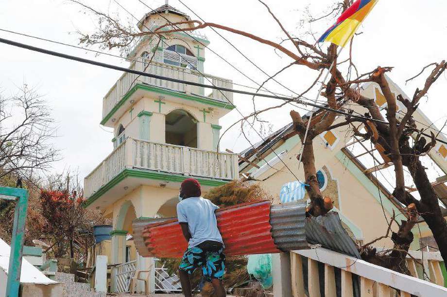A pesar de la destrucción que dejó el huracán Iota, los habitantes de la isla de Providencia trabajan en la reconstrucción de su isla y no pierden su espíritu alegre y comunitario que los ha caracterizado.