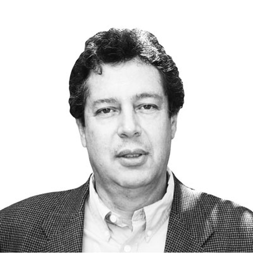 Alejandro Eder va mandando la parada