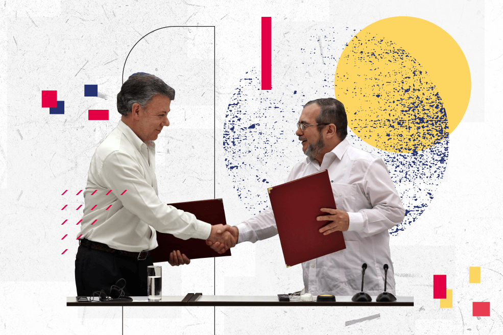 El expresidente Juan Manuel Santos y el exjefe de las Farc, Rodrigo Londoño, en la firma del Acuerdo de Paz en Cartagena el 26 de septiembre de 2016.