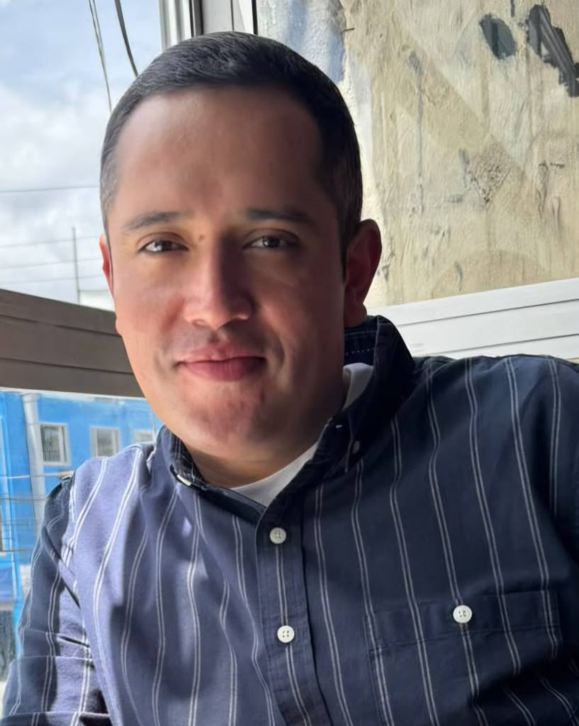 Ronald Saavedra salió en una bicicleta blanca hacia su trabajo y no regresó. Si tiene información, llame al 313 237 3786 o al 322 322 1998.