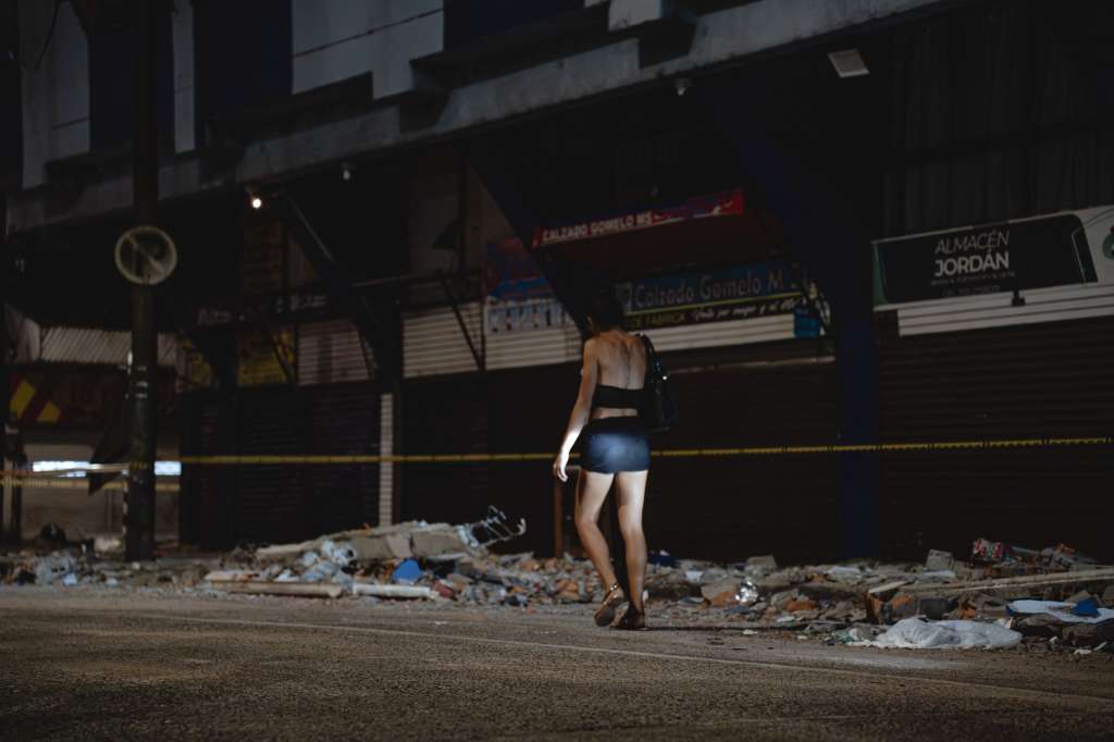 El Parque de la Libertad es una zona donde se ejerce el trabajo sexual. Luego del terremoto, las mujeres trabajadoras sexuales retornaron al parque, pero aseguran que no ha sido posible trabajar. 