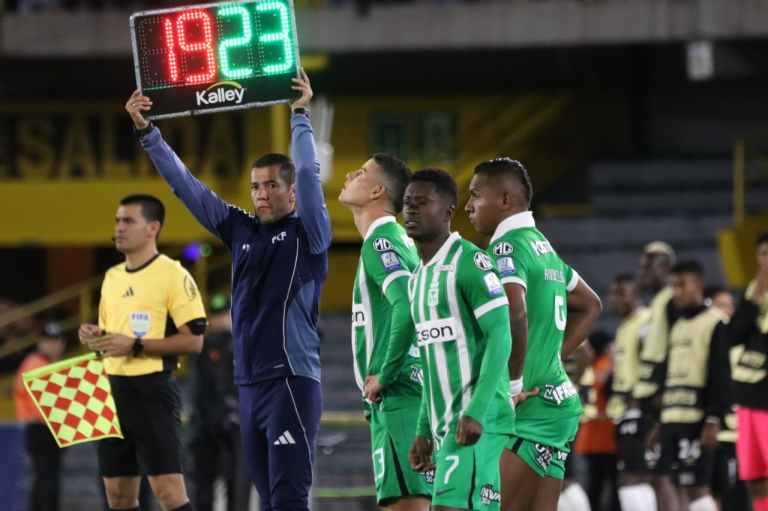 Atlético Nacional, con la brillantez de James Rodríguez, ganó 3-2 en el último minuto