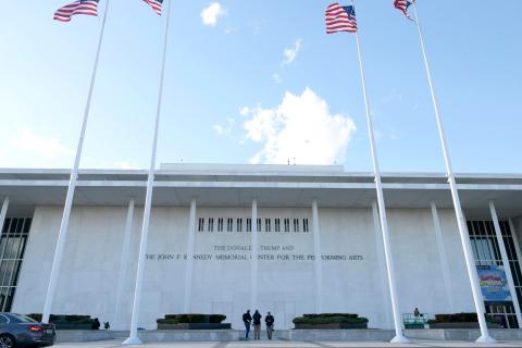 El cierre del Kennedy Center abre un nuevo capítulo en las disputas culturales de Trump