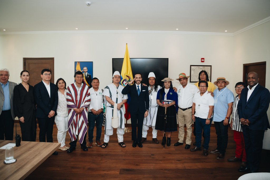 El presidente Abelardo de la Espriella lideró encuentro con representantes de comunidades indígenas en Barranquilla.