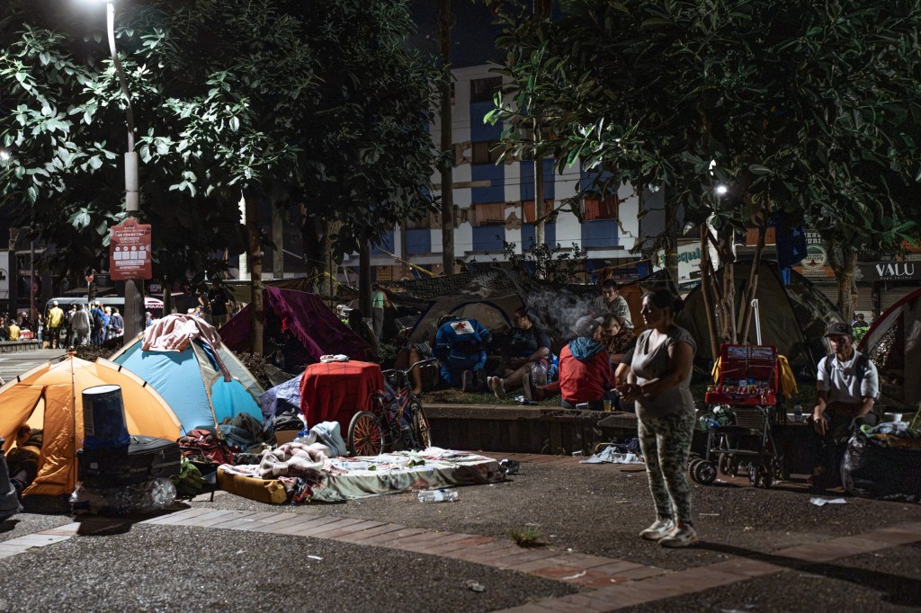 Sin una cifra oficial, voluntarios y voluntarias estiman que en el Parque la Libertad hay cerca de 400 personas damnificadas.