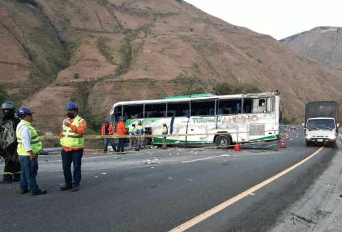 Accidente de bus en la vía Panamericana dejó cuatro muertos y 30 heridos