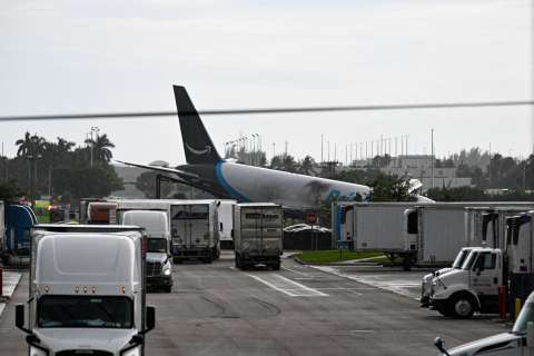 Accidente de Amazon en Miami: identifican a las cinco víctimas y retrasan otros 108 vuelos
