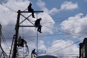 Soterrar el alumbrado público de Bogotá: las propuestas que buscan la obligatoriedad