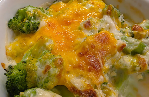 Brócoli gratinado con bechamel cremoso y fácil de hacer