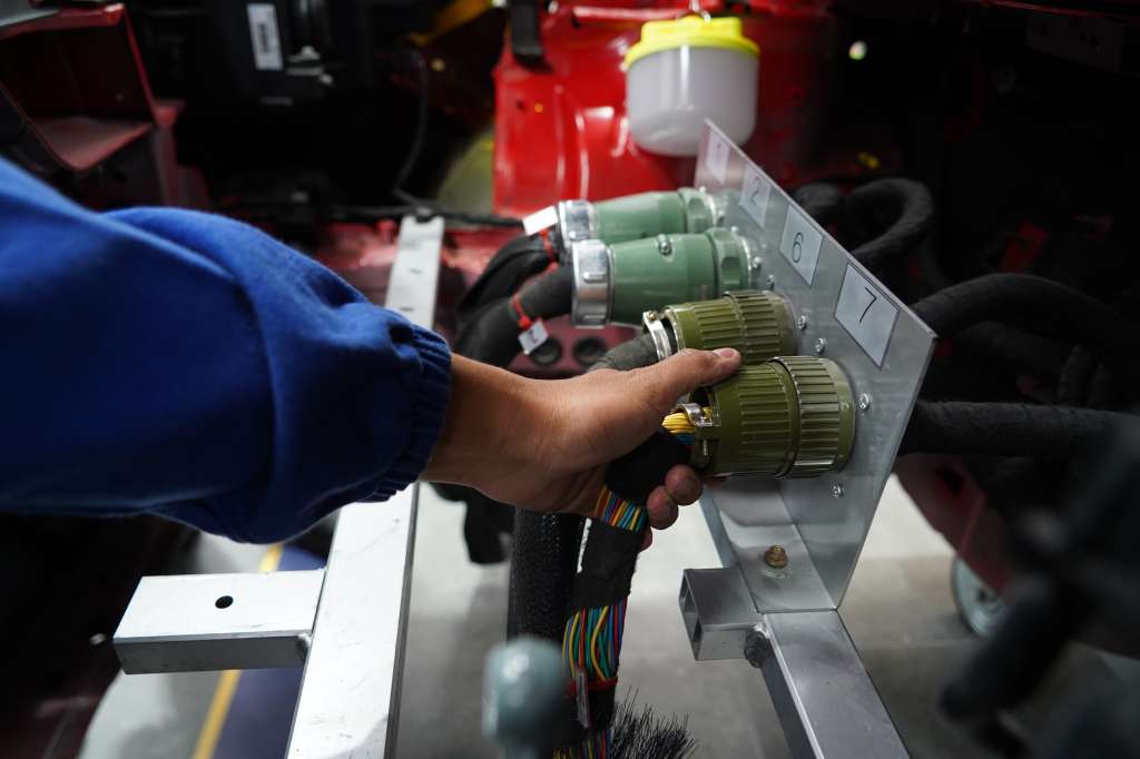 El auge de la movilidad eléctrica impacta también las aulas y la figura del mecánico tradicional.