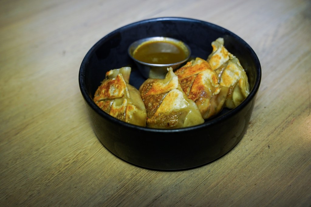 Estas gyozas de pipián de Amen Ramen están inspiradas en las tradicionales empanadas de pipián colombianas.