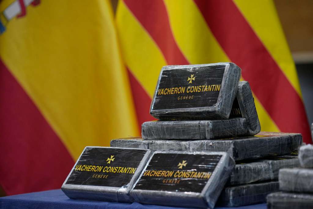 GRAFCAT6002. BARCELONA (ESPAÑA), 17/09/2026.-Un momento de la rueda de prensa ofrecida este jueves en el Complejo policial Zona Franca, en la que se ha informado de que Policía Nacional ha desarticulado una organización criminal albanesa especializad en el transporte de cocaína desde la zona de la Costa del Sol hasta Málaga y Barcelona, para ser distribuida por Europa, en una operación en la que ha intervenido más de 2.700 kilos de esta droga y se ha detenido a 15 personas. EFE/ Alejandro García