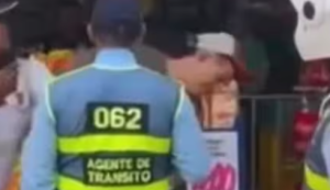 Suspenden al exjefe de agentes de tránsito que golpeó a un ciudadano en Ibagué