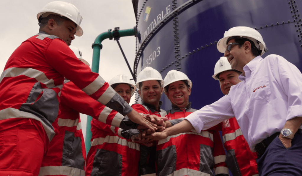 Fabio Araque, Gerente de Veolia Aguas del Norte de Santander, acompañado del equipo operativo.