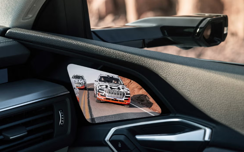 ¿Cómo funciona el retrovisor digital de un carro? Estas son sus ventajas y desventajas