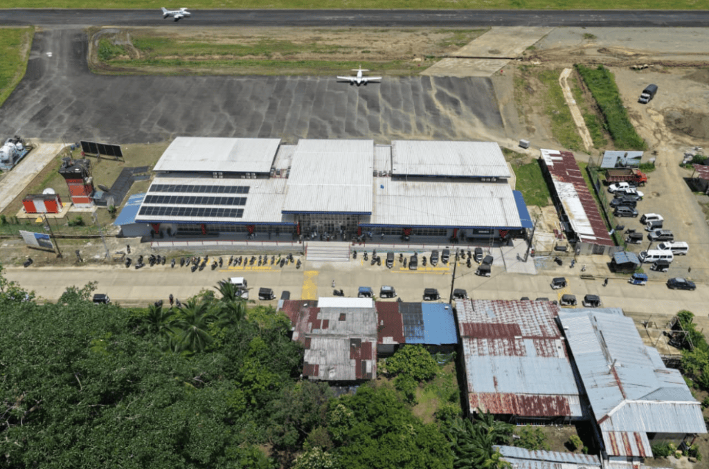 La nueva terminal del aeropuerto José Celestino Mutis, de COP 31.195 millones, reemplaza la caseta donde los viajeros esperaron durante décadas.