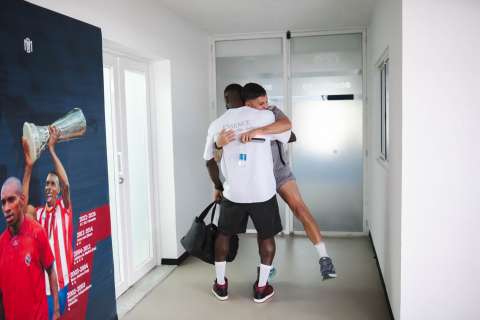 Jackson Martínez regresó al DIM: emotivo recibimiento de Juanfer Quintero