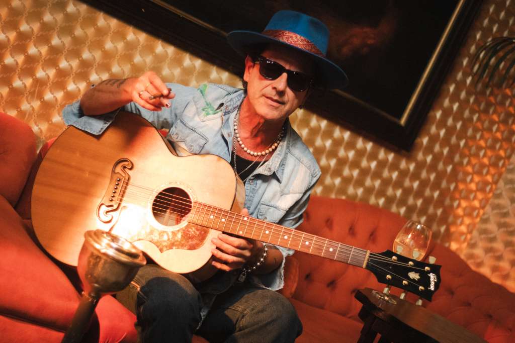 El cantante y compositor argentino, intérprete de “Nada fue un error”, que regresará a Colombia en noviembre, habló con Vea de El Espectador sobre el papel de esta tecnología en la creación artística.