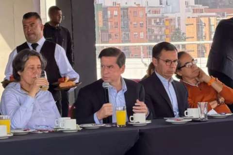 Exministros y académicos construyen tanque de pensamiento socialdemócrata junto a partidos