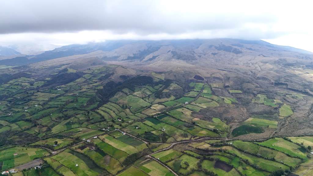 Vista aérea de Cumbal, con potreros a alturas de entre 3450 y 3650 metros, bien dentro del páramo, en 2025