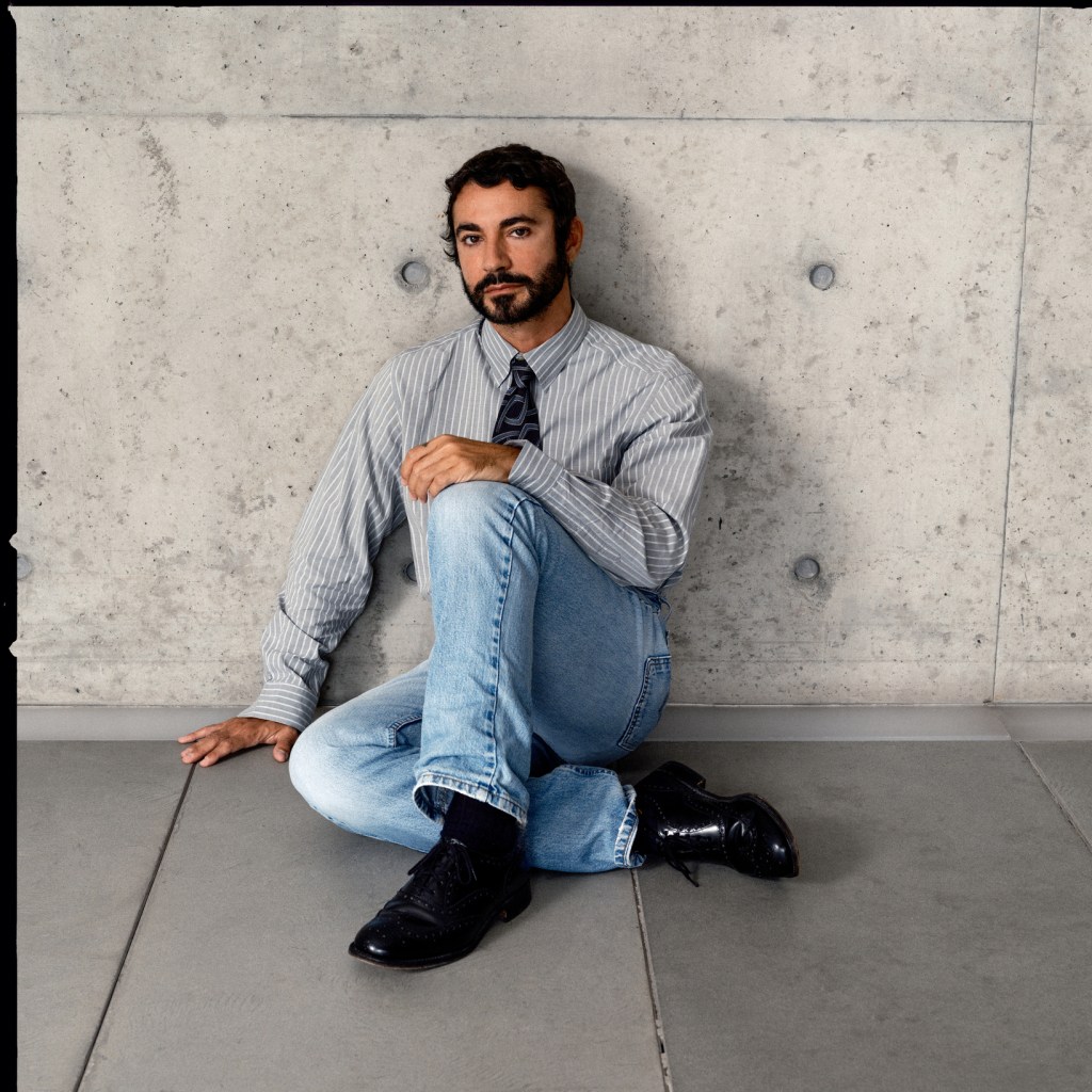 El diseñador Dario Vitale ha sido nombrado como el nuevo director creativo de Emporio Armani y Giorgio Armani Accessories, con lo que se convierte en el primer ejecutivo en ocupar este puesto fuera de la familia del afamado modisto italiano, según un comunicado de la firma recogido en medios locales. EFE/ Emporio Armani