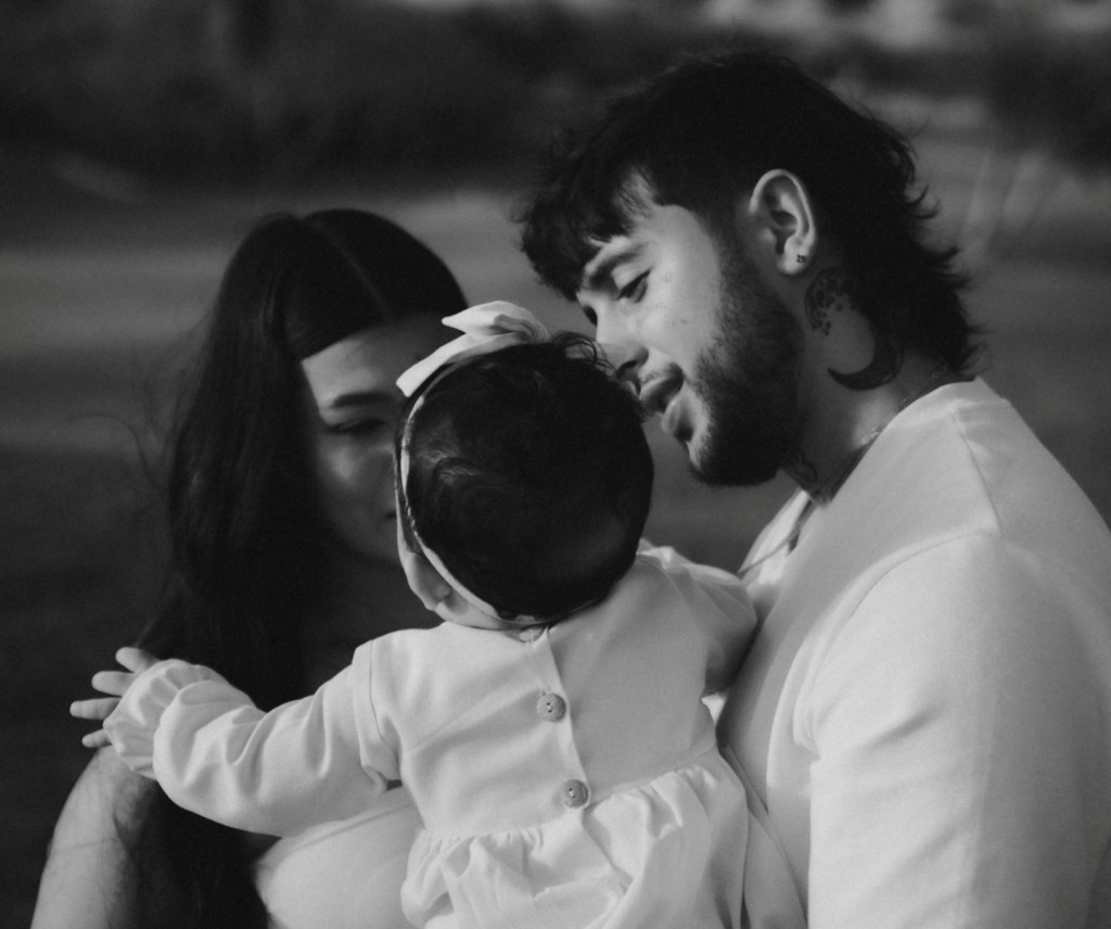 A través de un desgarrador mensaje publicado en sus redes sociales, Dekko confirmó la muerte de su hijo de cuatro días de nacido.