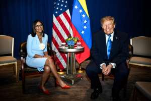 Entre dudas y expectativas: qué piensan los venezolanos de Delcy Rodríguez y Trump