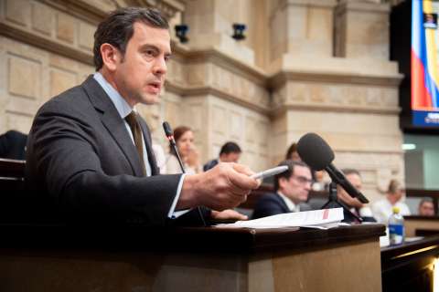 "Todos debemos hacer el esfuerzo de austeridad": Lara a la JEP por recorte presupuestal
