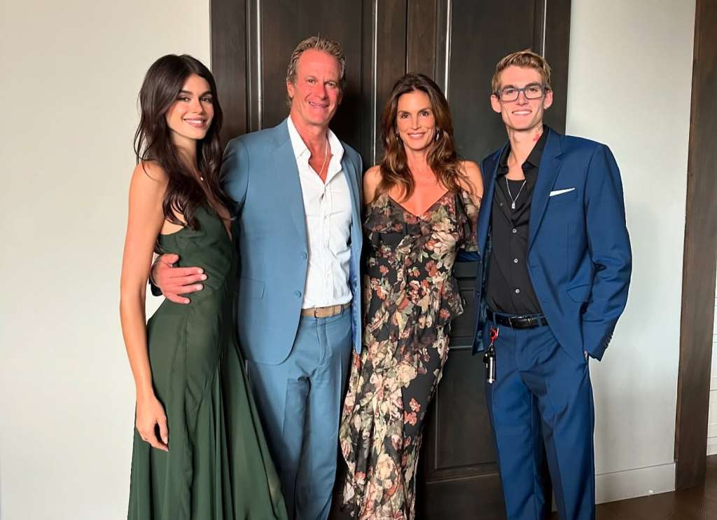 Presley Gerber junto a sus padres y hermana.