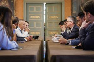 Gobierno abrió canal de diálogo con familiares de colombianos presos en Venezuela