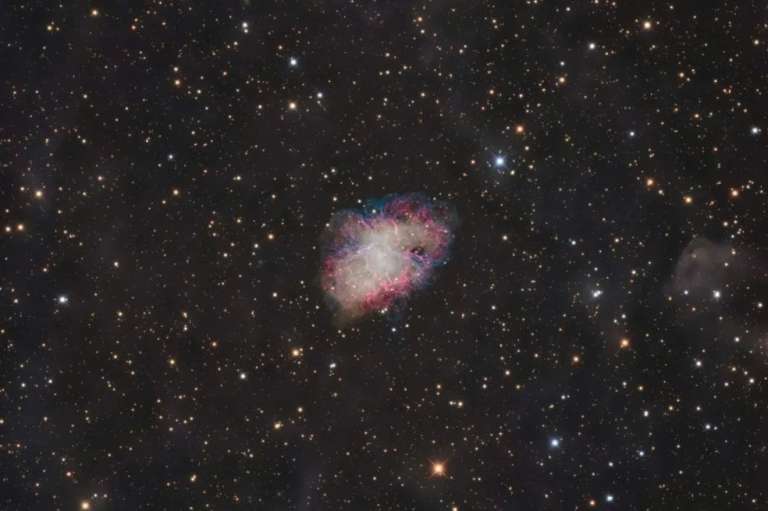 Categoría mejor artista revelación: Haocheng Zhu fue el ganador. El jurado destacó que su imagen permite apreciar "un nivel de detalle de la nebulosa impresionante (...) es uno de los mejores que hemos visto".